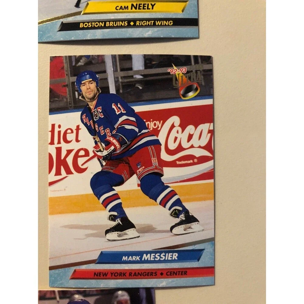 NHL Fleer Series 1 Cards Lot of 205 cards Inlcuding Gretzky-Lemieux-Bourqu-Neely